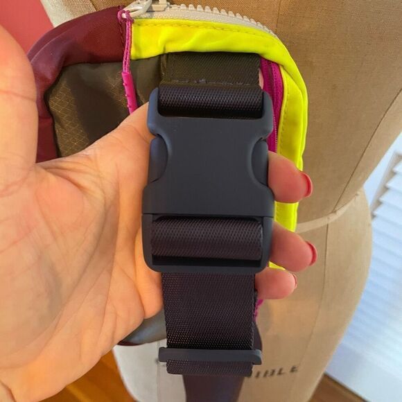 LULULEMON | everywhere belt bag neon multicolor - Picture 11 of 11